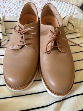 Classic Men’s Derby Shoes in Light Brown